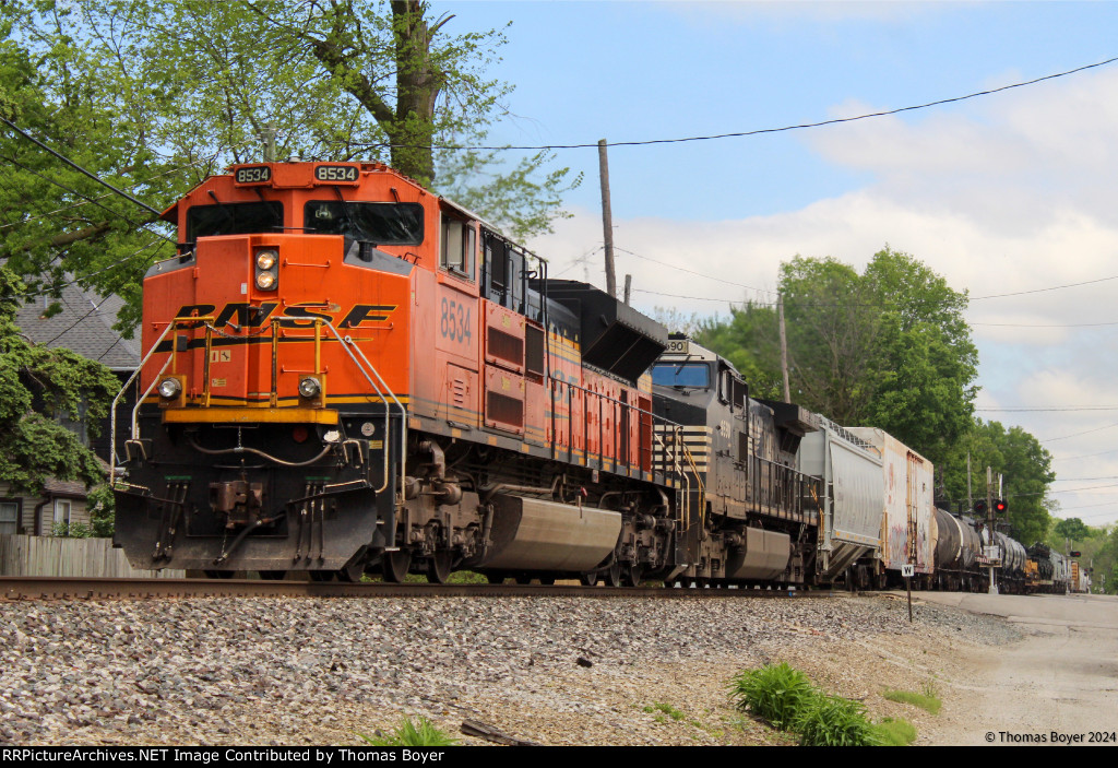 BNSF 8534